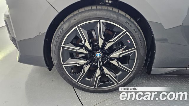BMW i7 M70 xDrive M Performance — пробег 4 603 км — фото 5 из 5