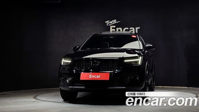 Volvo XC40 B4 Black Edition — пробег 14 868 км — фото 3 из 5