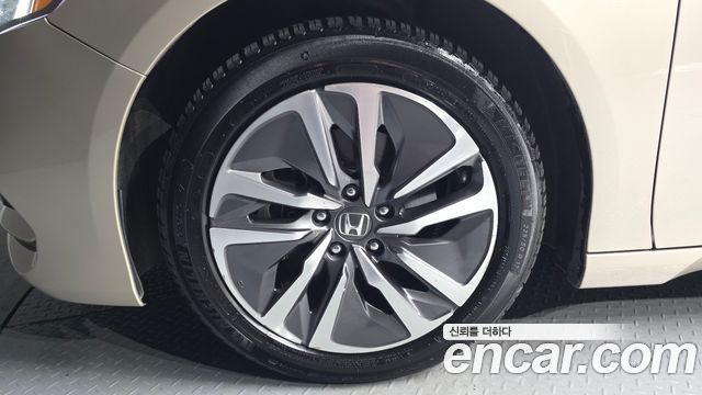 Honda Accord 2.0 Hybrid Touring — пробег 172 136 км