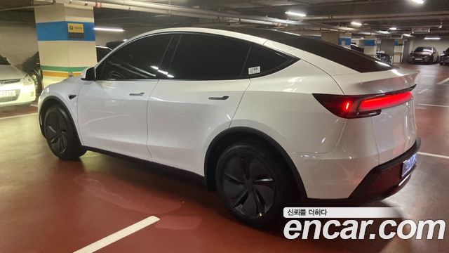Tesla Model Y Premium RWD — пробег 700 км — фото 5 из 5