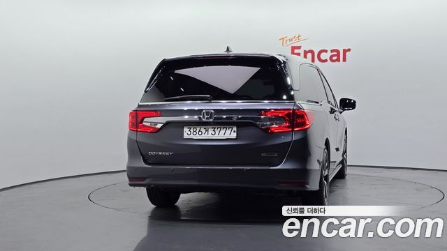 Honda Odyssey 3.5 5th 2020 — пробег 130 615 км