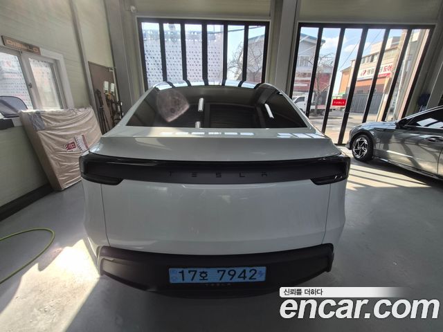 Tesla Model Y RWD — пробег 2 631 км — фото 5 из 5