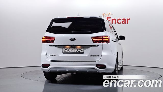 Kia Carnival Gasoline 7-Seater Limousine President — пробег 97 165 км — фото 4 из 5