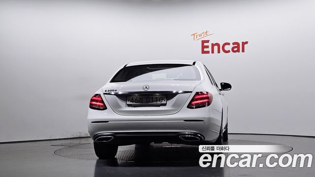 Mercedes-Benz E-Class из Кореи Encar