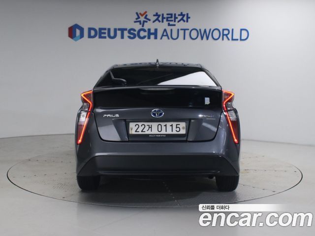 Toyota Prius 1.8 E — пробег 182 387 км — фото 4 из 5