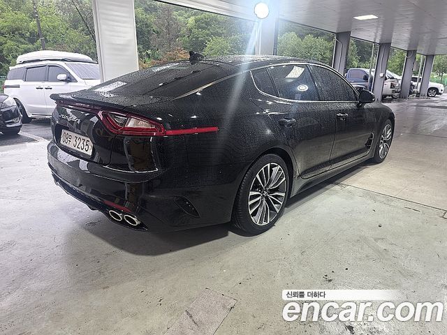 Kia Stinger 2.0 Turbo 2WD Platinum — пробег 64915 км