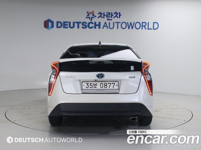 Toyota Prius 1.8 E — пробег 127516 км