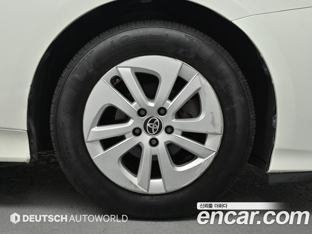 Toyota Prius 1.8 E — пробег 127516 км