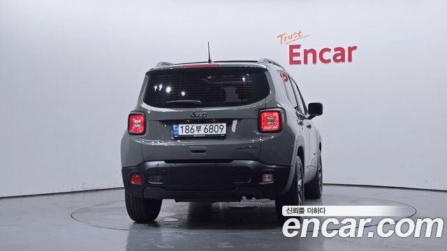 Jeep Renegade 1.3 Limited 2022 — пробег 32 015 км