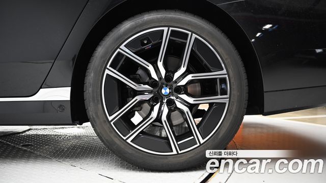 BMW 7-Series 740i xDrive M Sport — пробег 4 086 км — фото 5 из 5