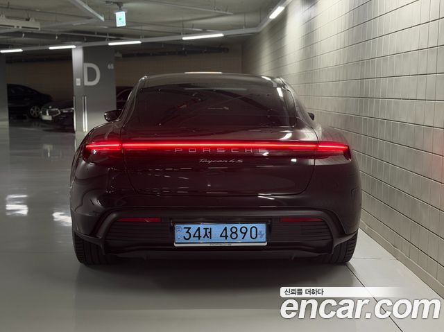 Porsche Taycan 4S — пробег 18 000 км — фото 4 из 5