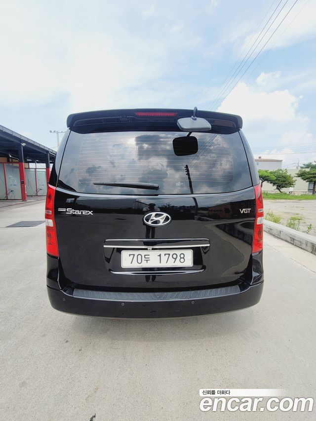 Hyundai Starex 12-Seater Wagon CVX Luxury — пробег 178 000 км — фото 2 из 5