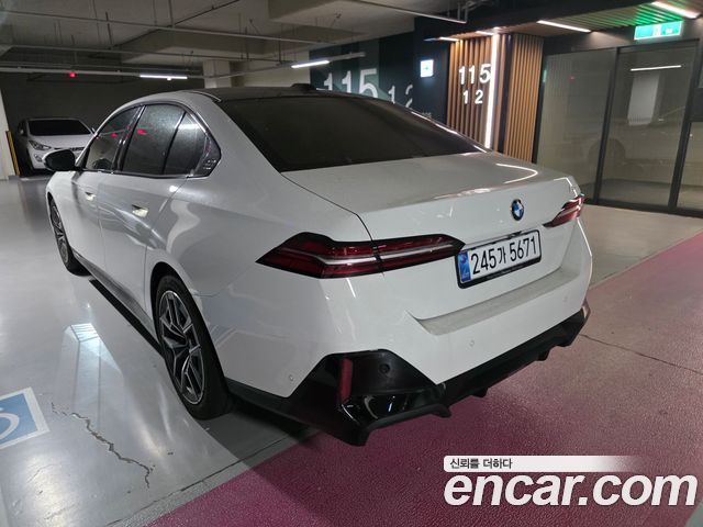 BMW 5-Series 520i M Sport — пробег 3 100 км — фото 2 из 5
