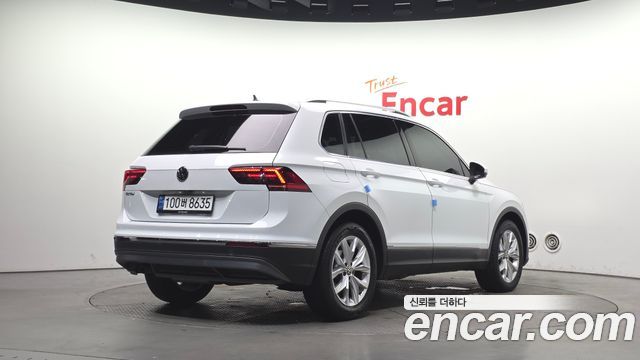 Volkswagen Tiguan 2.0 TDI Premium — пробег 89 759 км — фото 2 из 5