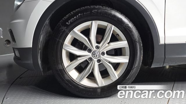 Volkswagen Tiguan 2.0 TDI Premium — пробег 181 742 км