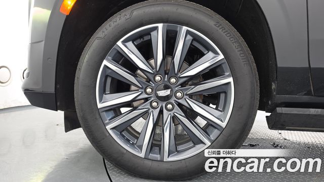 Cadillac Escalade 6.2 Sports Platinum — пробег 30 755 км