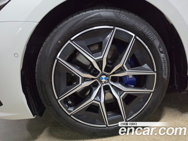 BMW i5 xDrive 40 M Sport — пробег 4 695 км — фото 5 из 5
