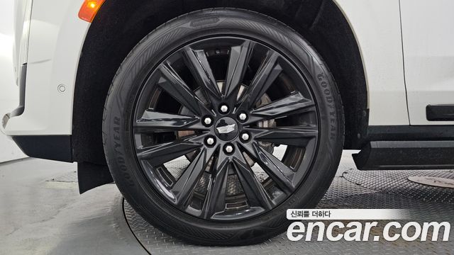 Cadillac Escalade 6.2 Sports Platinum — пробег 96 755 км