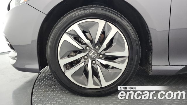 Honda Accord 2.0 Hybrid Touring — пробег 105 031 км