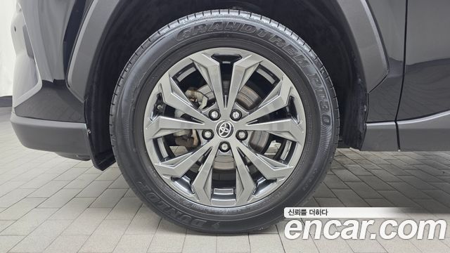 Toyota RAV4 2.5 2WD Hybrid XLE — пробег 104 169 км