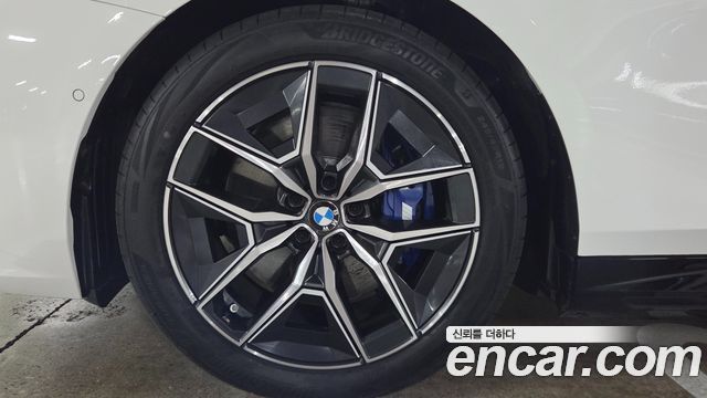 BMW i5 xDrive 40 M Sport — пробег 4 700 км — фото 5 из 5
