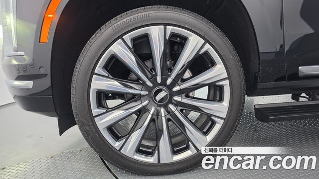 Cadillac Escalade 6.2 ESV ESV Sports Platinum — пробег 10 040 км