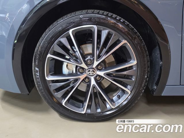 Toyota Prius 2.0 XLE AWD — пробег 4 352 км