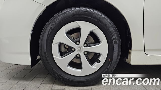 Toyota Prius 1.8 E — пробег 67 122 км