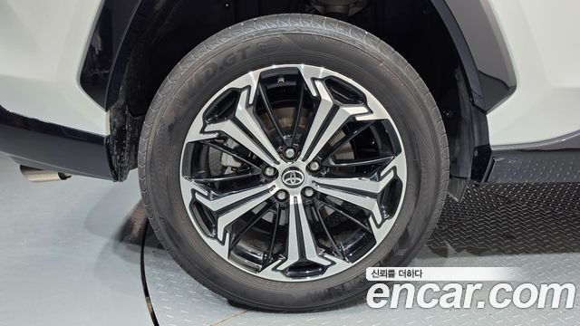 Toyota RAV4 2.5 4WD PHEV XSE — пробег 19 183 км
