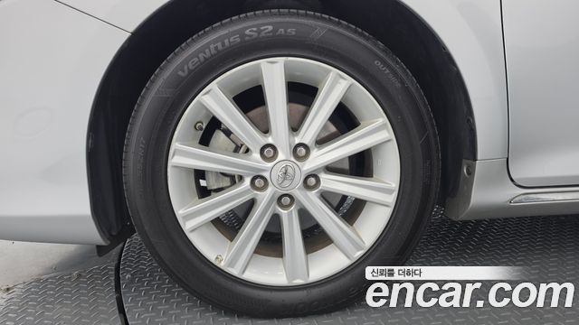 Toyota Camry Hybrid XLE — пробег 79 583 км