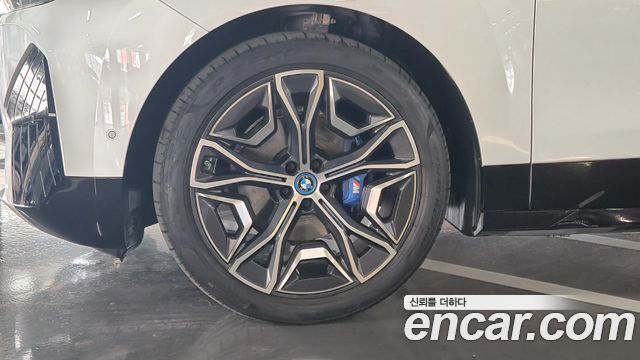 BMW iX xDrive M60 — пробег 24 670 км — фото 5 из 5