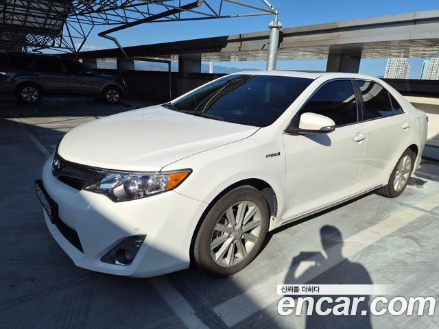 Toyota Camry Hybrid XLE — пробег 77 479 км — фото 2 из 5
