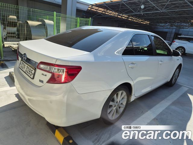 Toyota Camry Hybrid XLE — пробег 77 479 км — фото 4 из 5