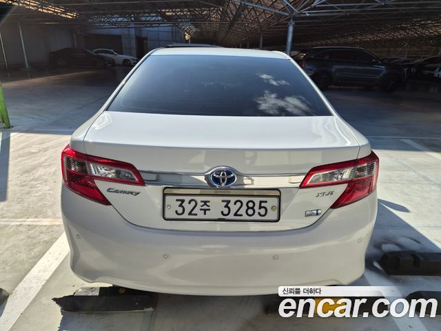 Toyota Camry Hybrid XLE — пробег 77 479 км — фото 5 из 5