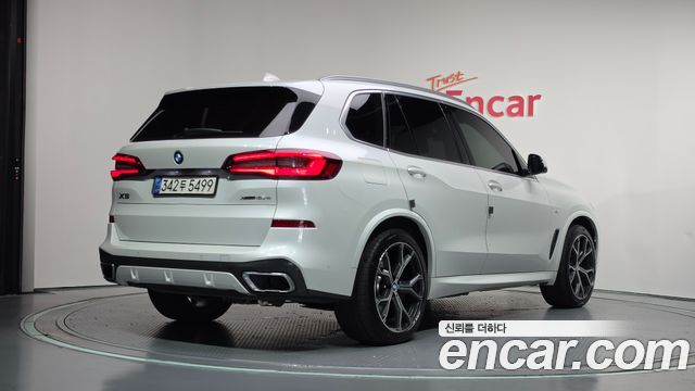 BMW X5 xDrive 45e M Sport — пробег 66 055 км — фото 2 из 5