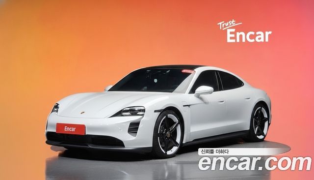 Porsche Taycan Base — пробег 9 812 км — фото 1 из 5
