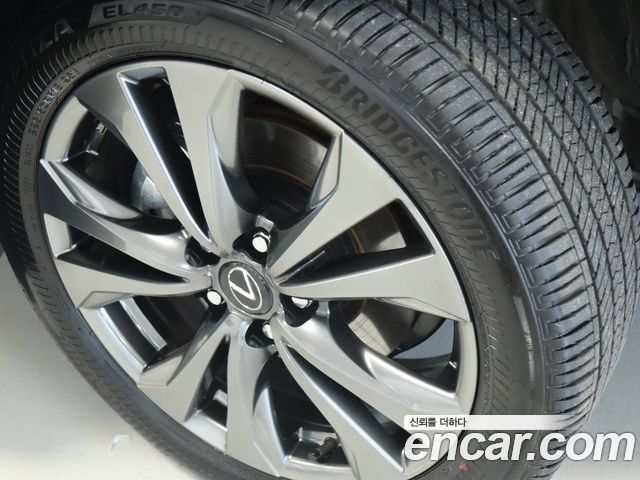 Lexus UX 2.0 F-Sport 2WD — пробег 4 358 км — фото 5 из 5