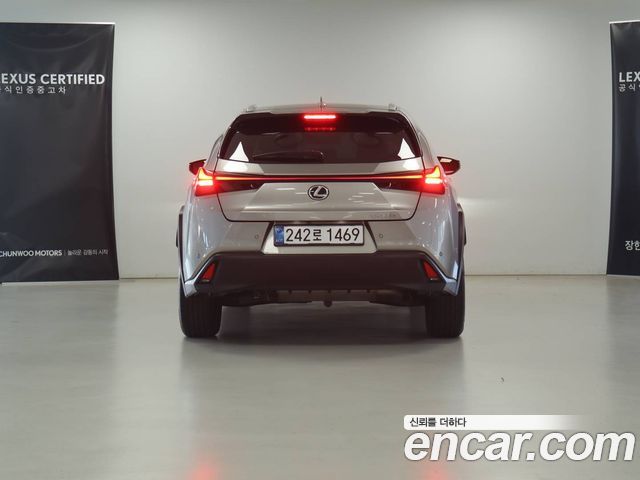Lexus UX 2.0 2WD — пробег 4 528 км — фото 4 из 5