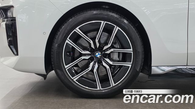 BMW i7 eDrive 50 M Sport — пробег 33 927 км