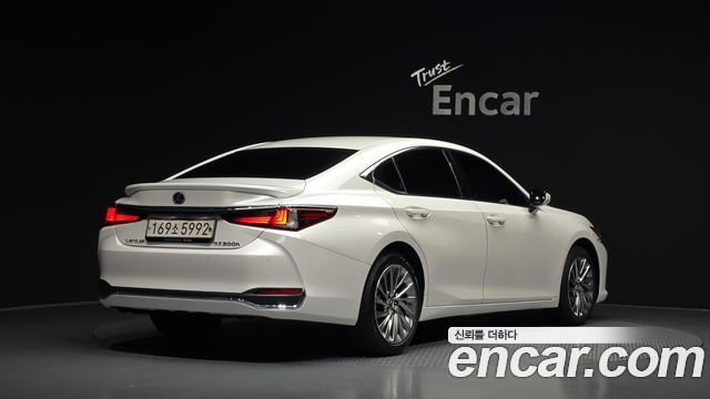 Lexus ES F-Sport — пробег 49 815 км — фото 2 из 5