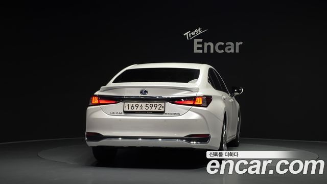 Lexus ES F-Sport — пробег 49 815 км — фото 4 из 5