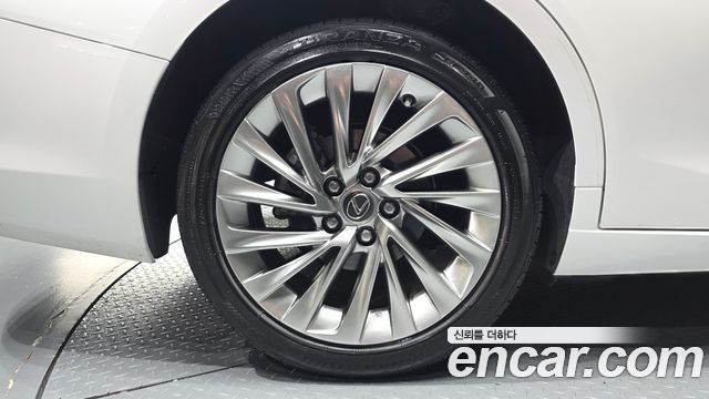 Lexus ES F-Sport — пробег 49 815 км — фото 5 из 5