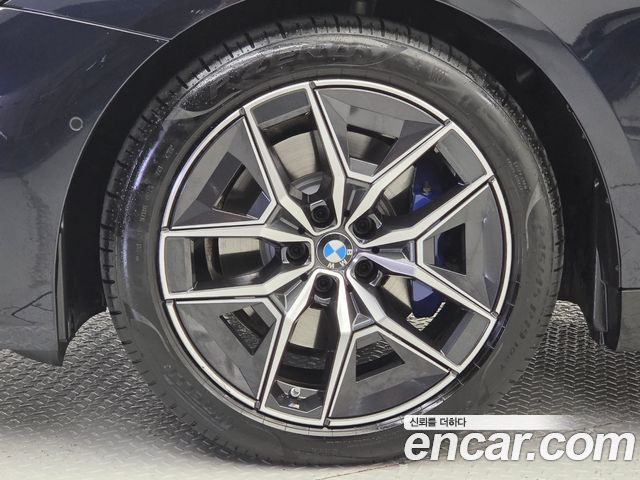 BMW 5-Series 520i M Sport — пробег 7 990 км — фото 5 из 5