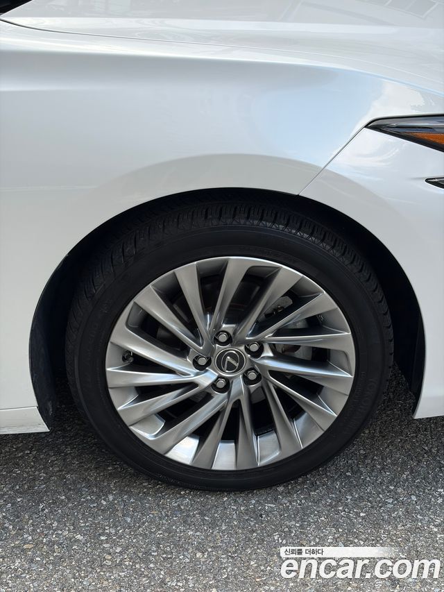 Lexus ES Luxury Plus — пробег 92 400 км — фото 5 из 5