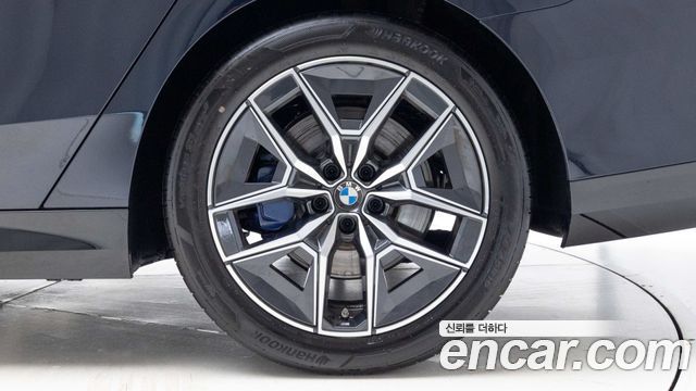 BMW 5-Series 520i M Sport — пробег 4 488 км — фото 5 из 5