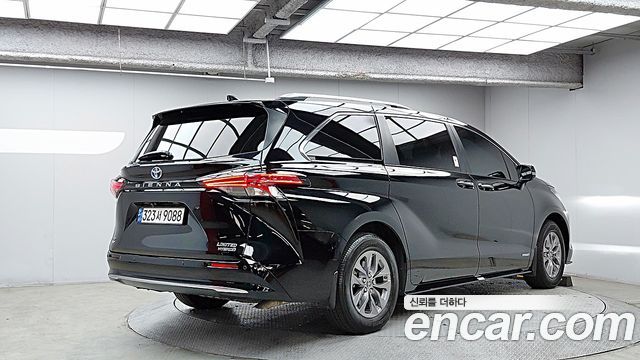 Toyota Sienna 2.5 Hybrid AWD — пробег 31 345 км — фото 2 из 5