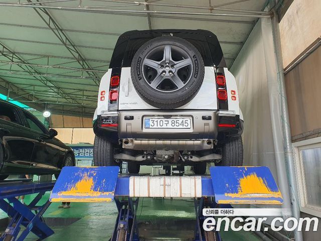 Land Rover Defender 110 P300 X-Dynamic SE — пробег 16 385 км — фото 2 из 3