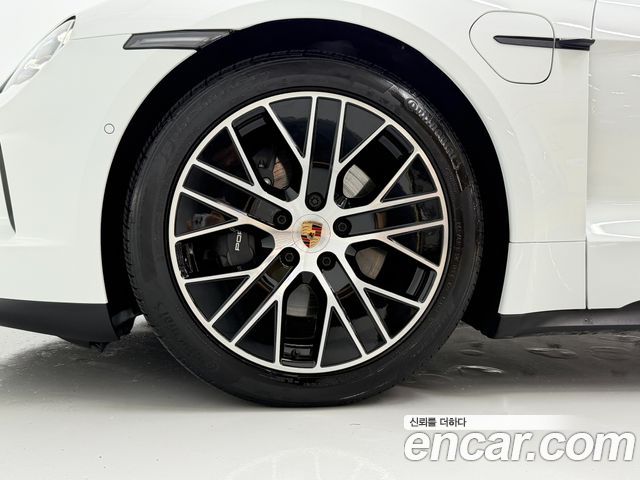 Porsche Taycan Base 4 — пробег 12 330 км — фото 5 из 5