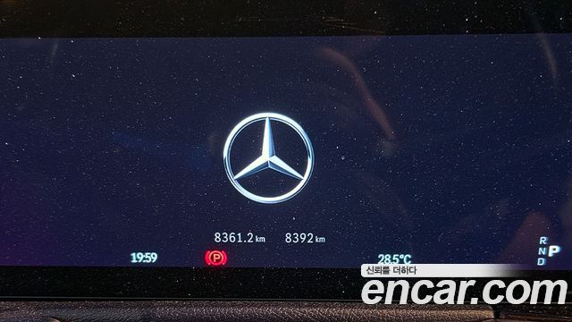 Mercedes-Benz GLB-Class GLB250 4MATIC — пробег 11 772 км