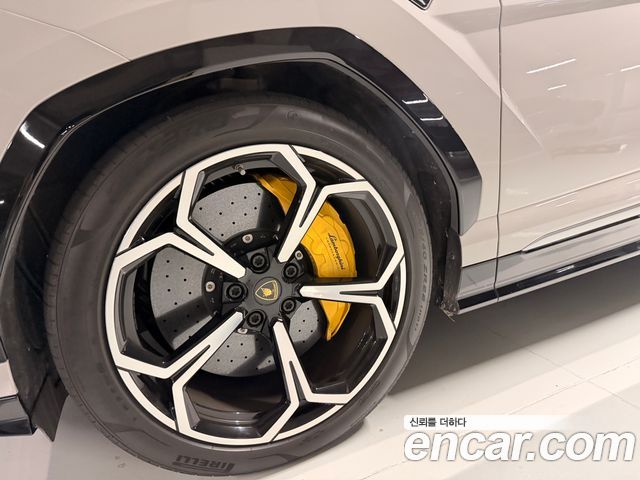 Lamborghini Urus 4.0 V8 — пробег 36 000 км